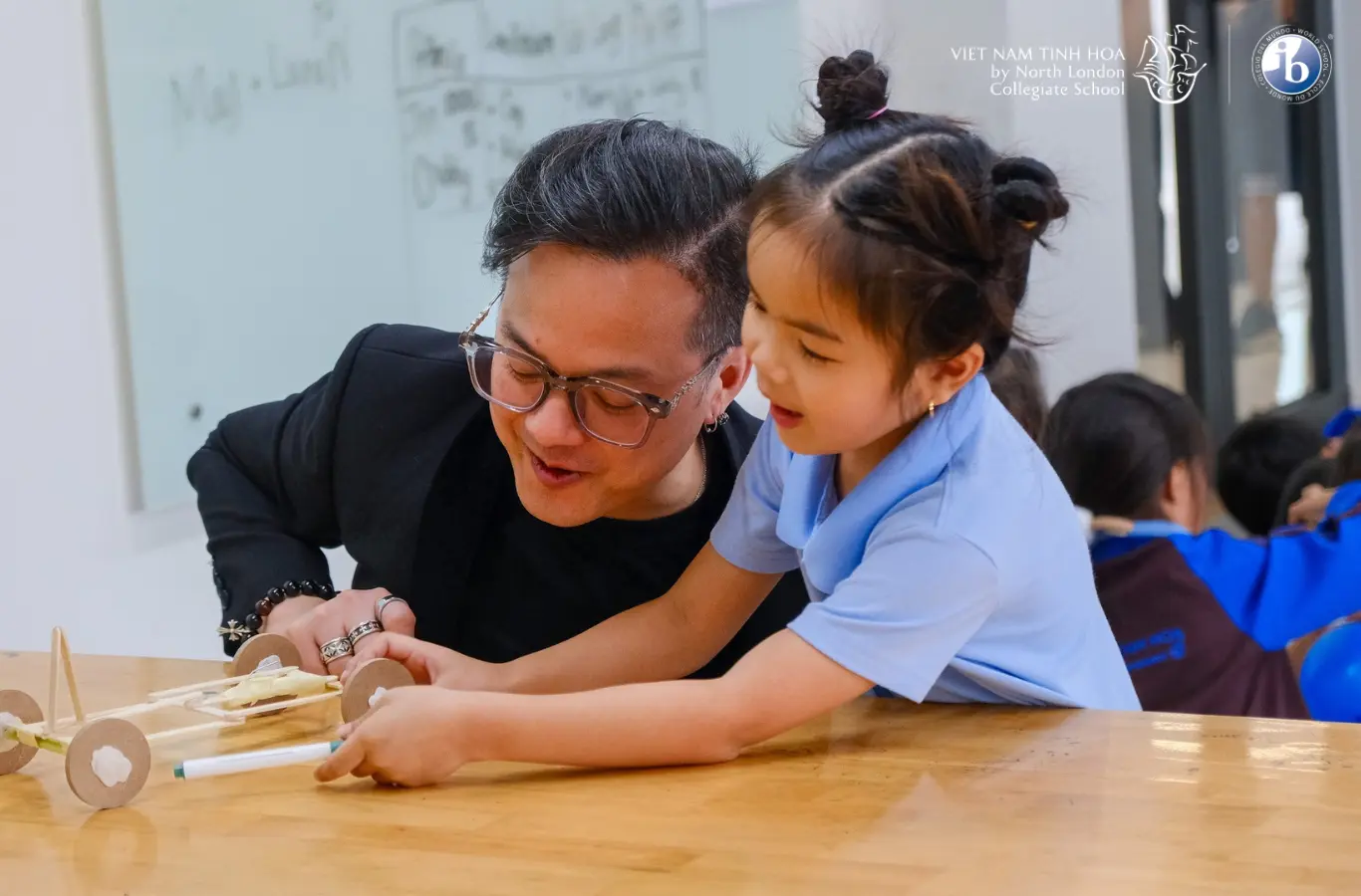 Trường Tiểu học và Trung học cơ sở Việt Nam Tinh Hoa