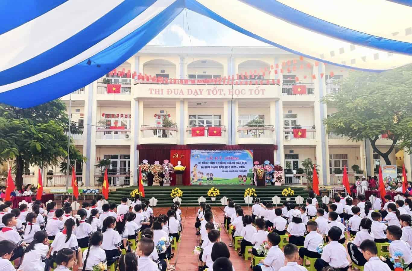 Trường công lập là loại hình cơ sở giáo dục do Nhà nước thành lập và quản lý